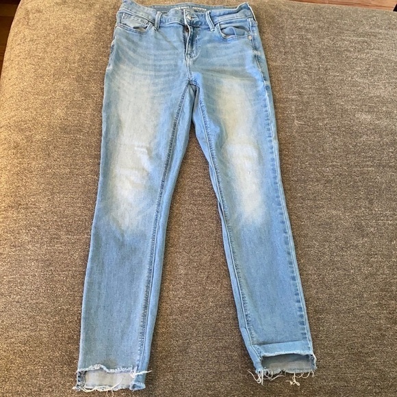 Old Navy Denim - Old Navy women’s rockstar jeans; size 4